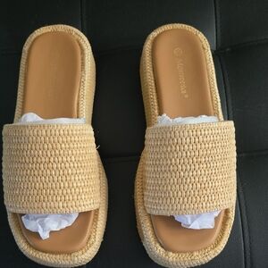 Monrovia Beige Platform Woven Slide Sandals *New With Box* 7.5